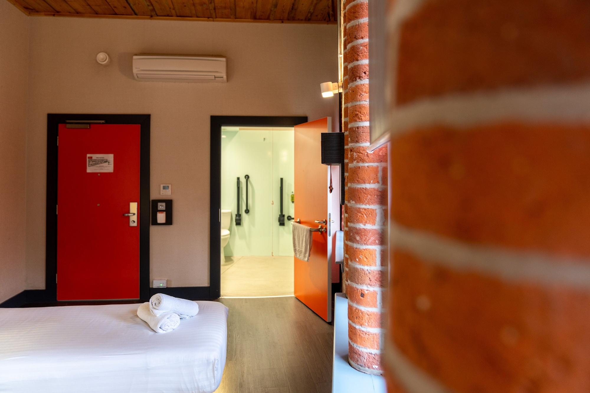 Easyhotel Манчестер Экстерьер фото