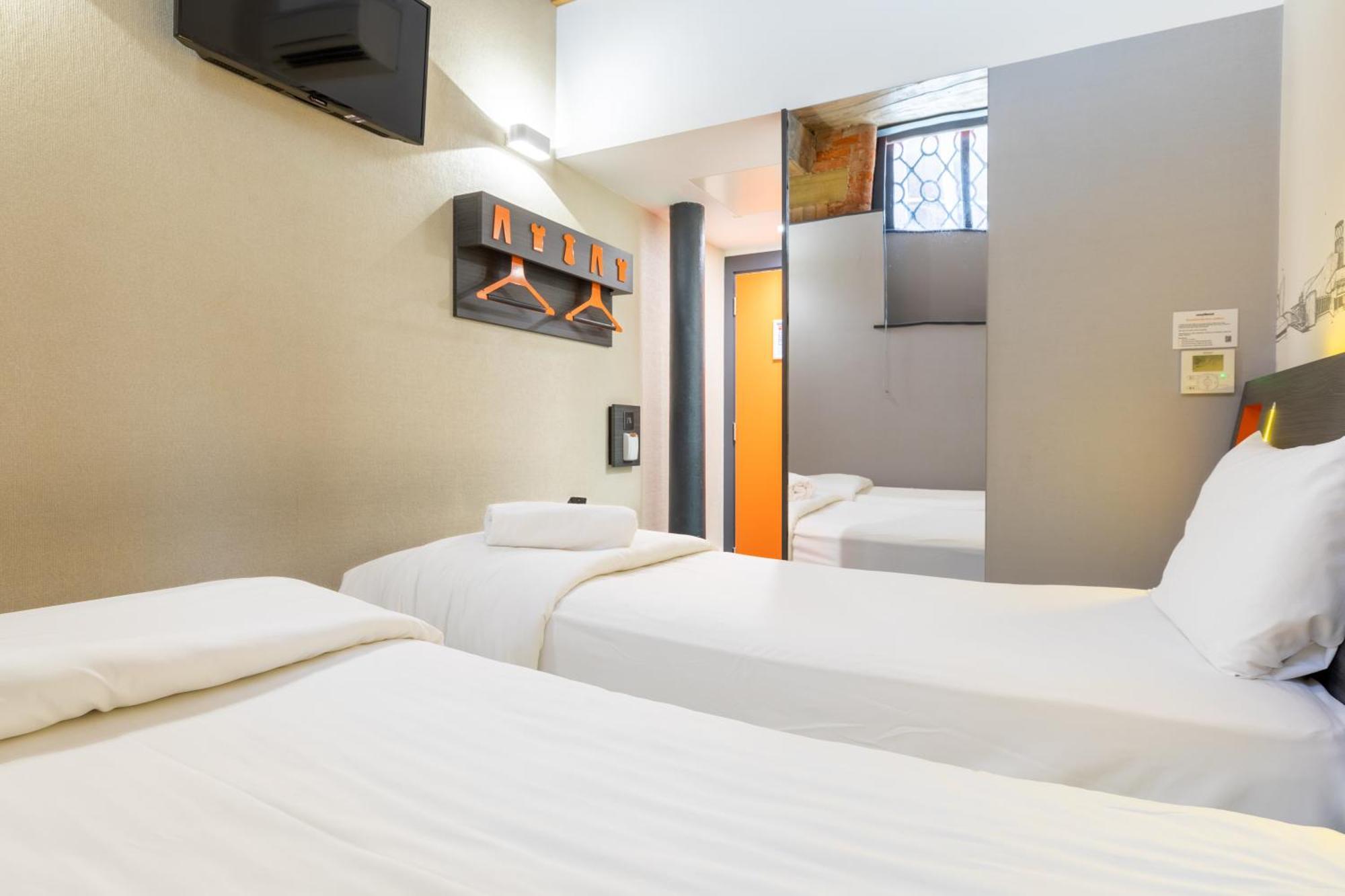 Easyhotel Манчестер Экстерьер фото