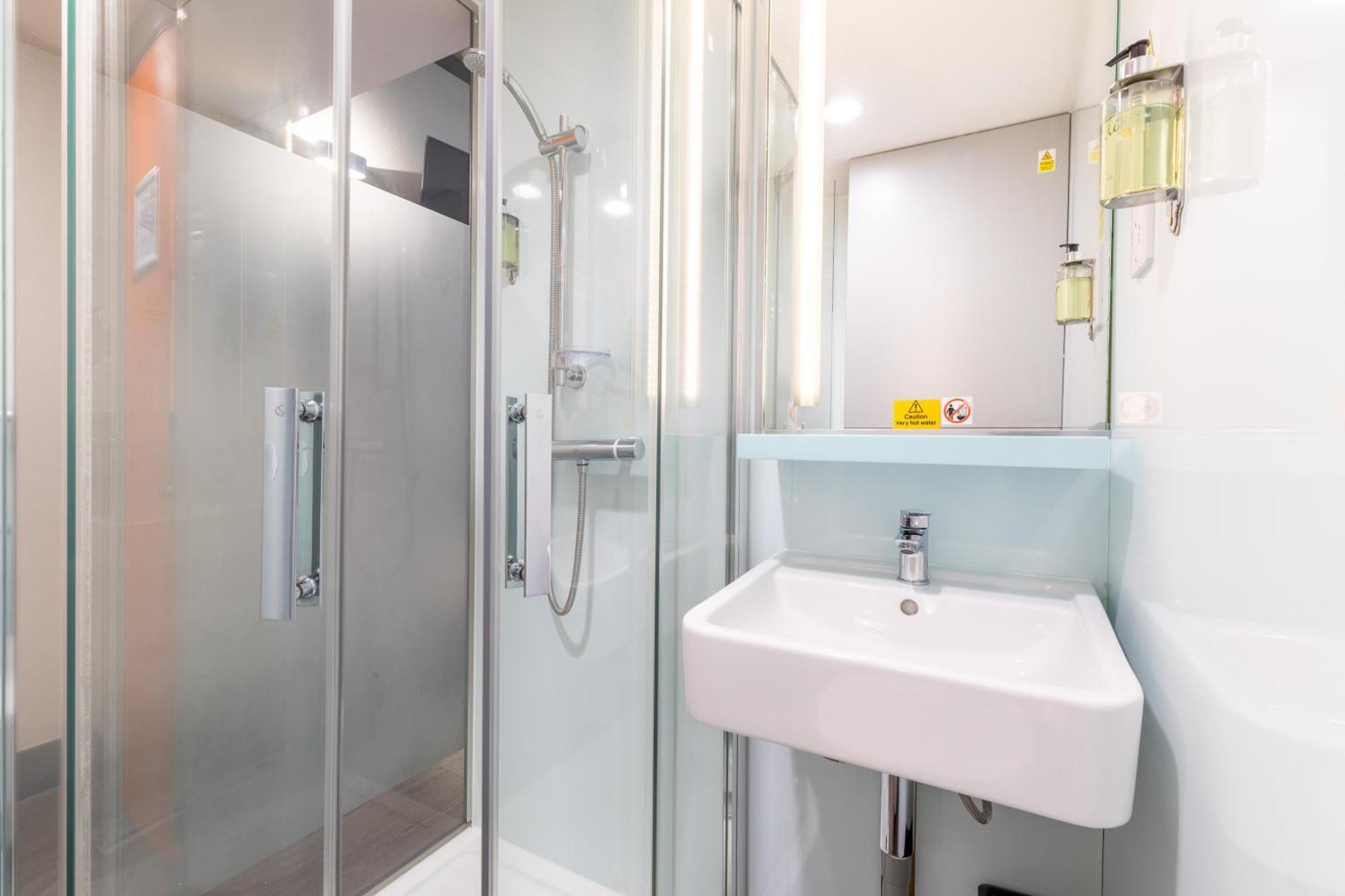 Easyhotel Манчестер Экстерьер фото